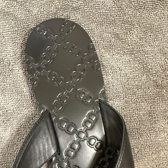Tory Burch Black and Gold Flip Flops Womens Size 9 - Picture 4 of 7